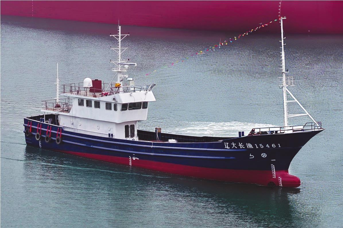 辽宁首艘“木改钢”大型渔船下水试航