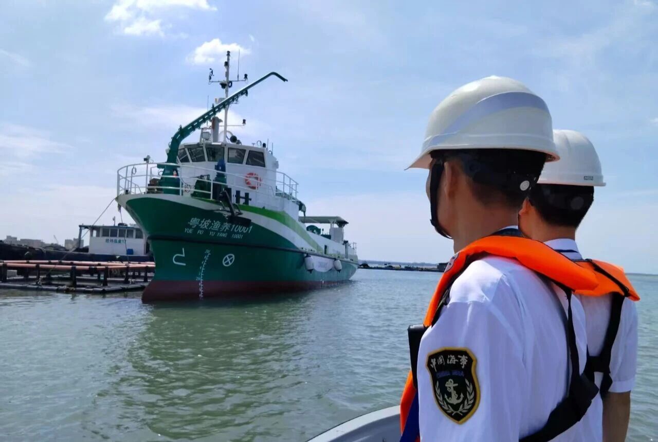 湛江海洋牧场用上无人驾驶自动投喂船